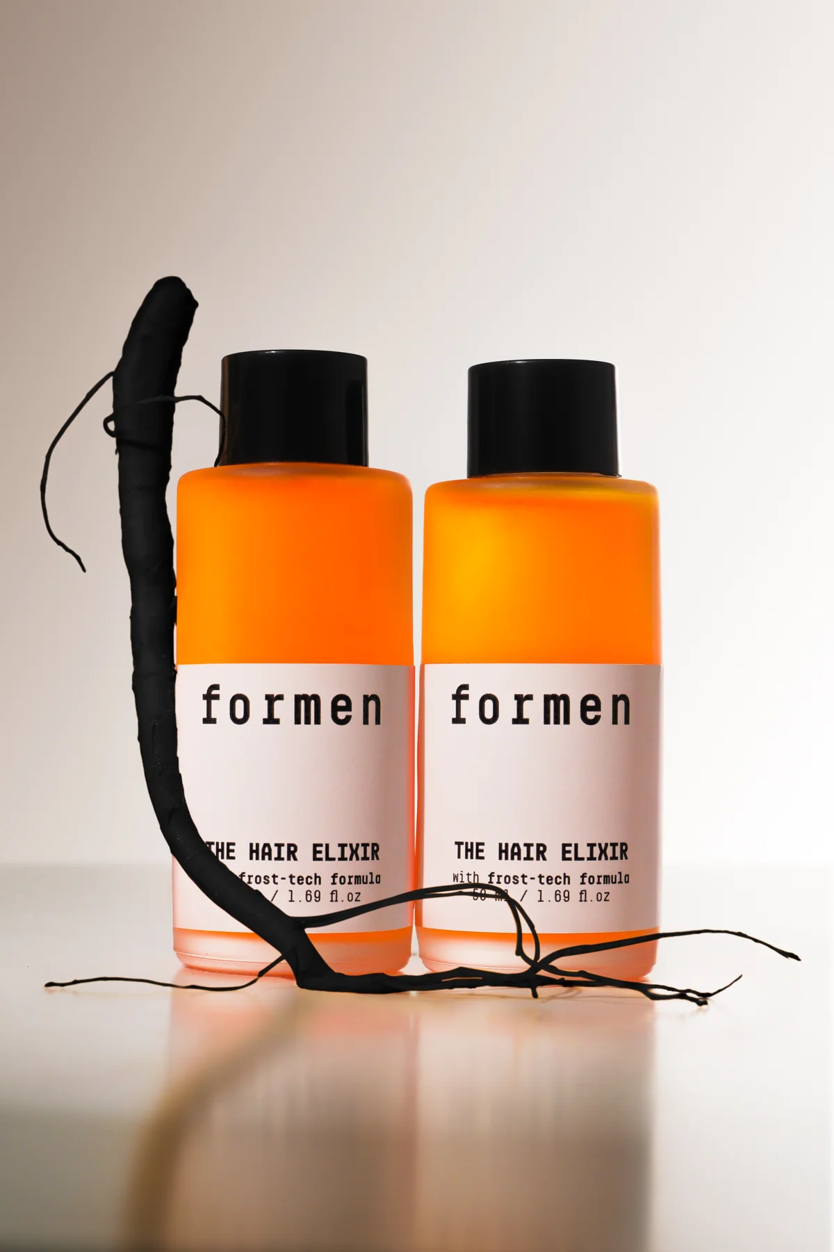 The Hair Elixir dalam fotografi produk dengan akar ginseng